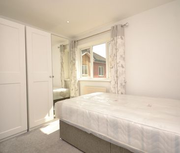 2 bedroom Flat To Let - Photo 4