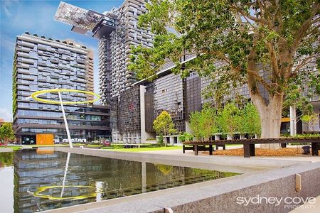 TWO BEDROOM APARTMENT IN SOUGHT AFTER DEVELOPMENT | Unfurnished - Photo 3