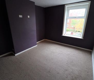 3 bedroom end of terrace house to rent - Photo 2