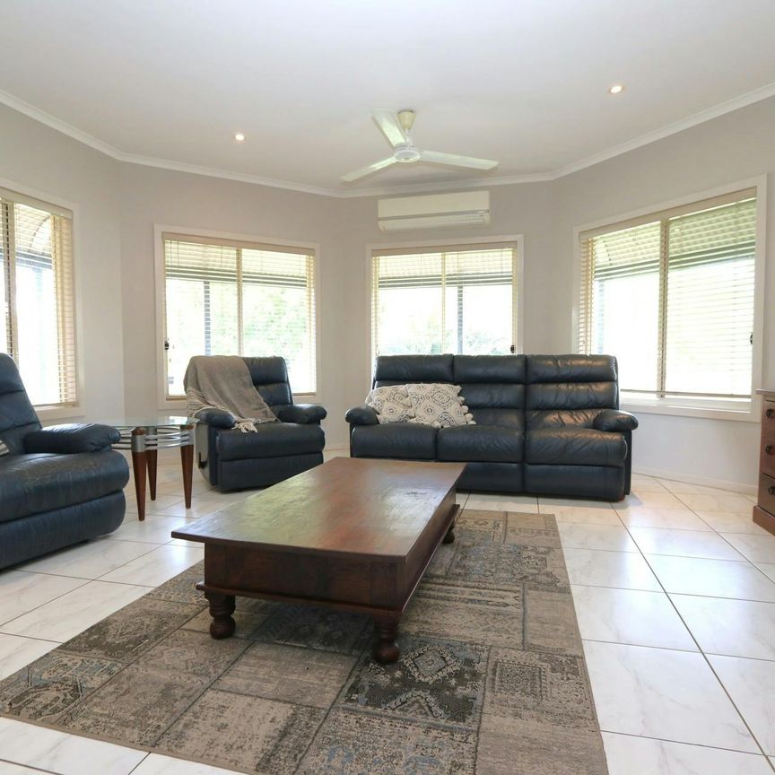 RURAL LIVING - Spacious, quiet & secure - Photo 1