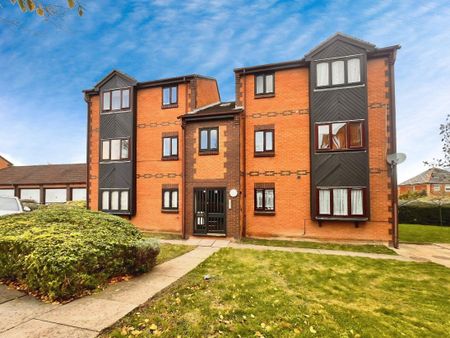 Chafford Hundred, Grays, RM16 - Photo 3