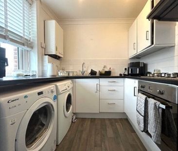 St. Catherines Road, Littlehampton, BN17 1 bedroom flat to rent - Photo 3