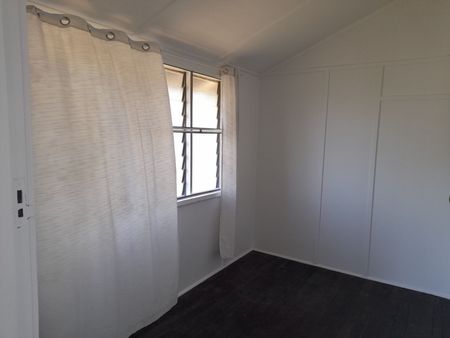 Stylish Inner-City Living in the Heart of Highgate Hill - Photo 4