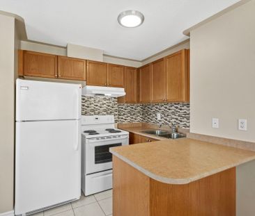 For Lease - 496 White's Hill Avenue Unit# Coach House, Markham, Ont... - Photo 3