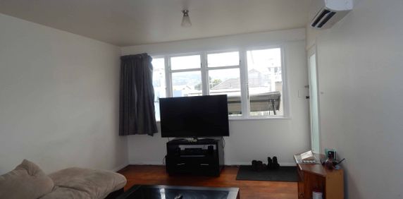 3 bedrooms, Petone - Photo 2