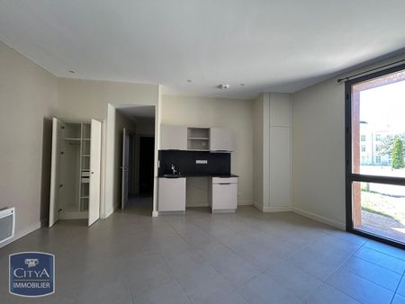 Location Appartement 2 pièces 48m² FONTENAY LE COMTE 85200 - Photo 4