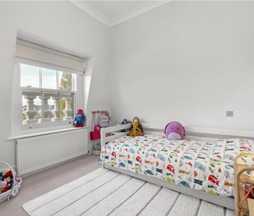 A fabulous, well presented and naturally bright three bedroom later... - Photo 1