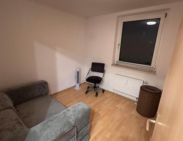 Lichtdurchflutete 3-Zimmer DG-Wohnung in Bochum Mitte - Photo 1