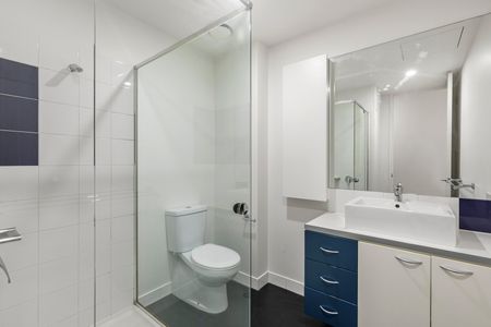 “Beachside Bliss – Steps from the Sand & Bay Street Cafés!” - Photo 4