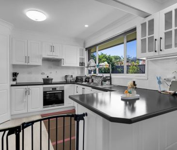 Beautifully Renovated Family Home in a Quiet Cul-De-Sac - Photo 3