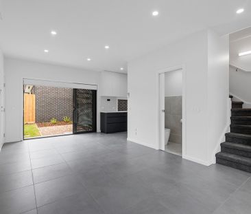 A SPACIOUS FAMILY RETREAT – TOWNHOUSE LIVING AT ITS BEST - Photo 6