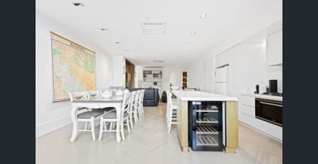 Double Storey Apartment in Heart of Newstead - Photo 5