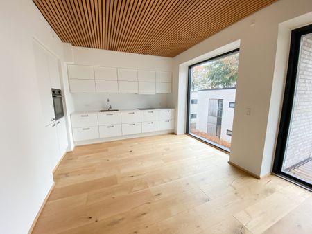 Nybygget og rummelig 3-værelses lejlighed i fantastiske omgivelser - Foto 5