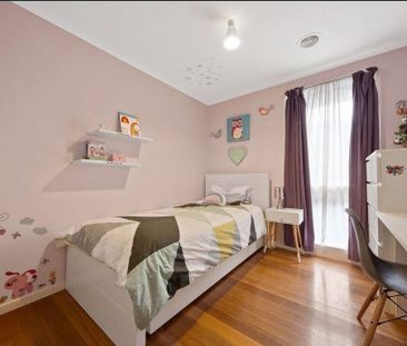 The Perfect Family Home - Space, Comfort and a Great Location - Photo 4