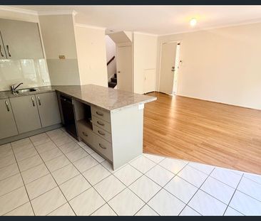 3 Bed Semi-Detached Townhouse - Photo 2
