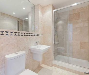 2 bedroom property to rent in London - Photo 5