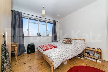 Sought after road in Crouch End within close proximity Crouch End High Street - Photo 3