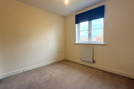 Queenhythe Crescent, Guildford, Surrey, GU4 - Photo 4