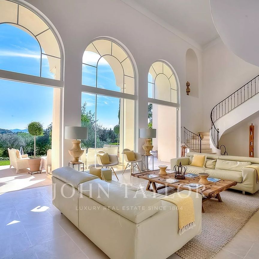Maison à louer Valbonne, Cote d'Azur, France14 000 EUR / Mois - Photo 1