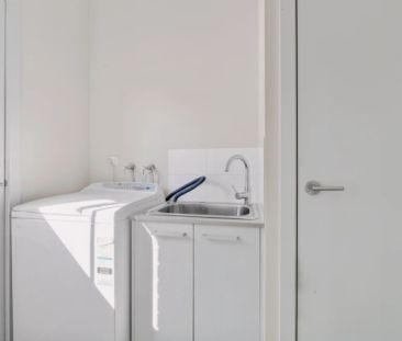 10 Binalong Avenue, Melbourne - Photo 5