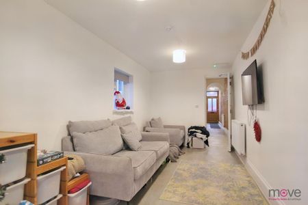 1 bedroom in a house share to rent - Photo 2