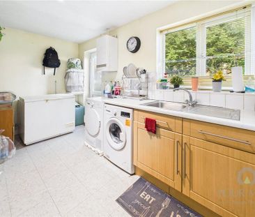 3 bedroom semi-detached house to rent - Photo 6