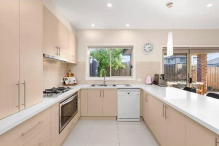 Elegant home in prized pocket - Photo 4