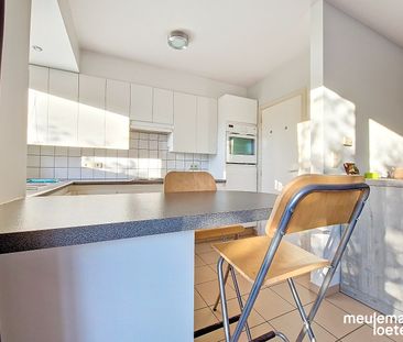 Lichtrijk appartement met terras en parking - Foto 3