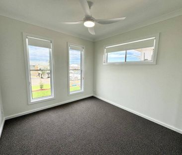 Modern Comfort Meets Elegant Design - Photo 4