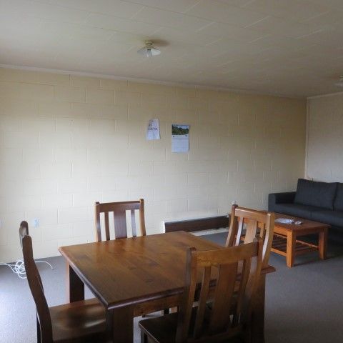 Located in the heart of Hamilton East, this two bedroom one bathroom unit is in close proximity to the University of Waikato, Hamilton Boys High School and local cafes. - Photo 1