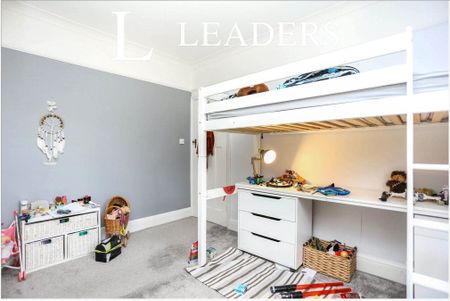 3 bedroom house to rent Le May Avenue, Lewisham, SE12 - Photo 4