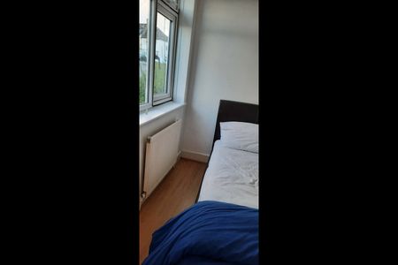 Studio Flat, The Ridgeway, NW9 - Photo 4