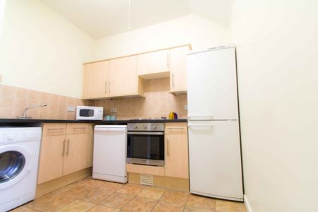 Flat 2, 396 KIRKSTALL ROAD Leeds - LS4 2HQ - Photo 5