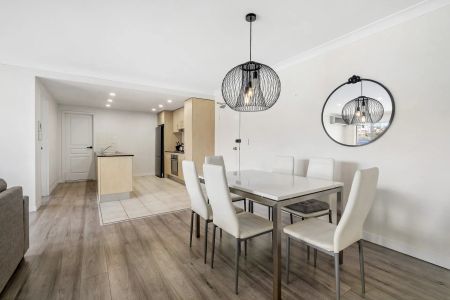 Modern 2-Bed Apartment for Rent, Prime Banksia Location - Photo 2