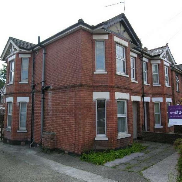 Bedroom House In Winton, BH9 - Photo 1