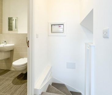 2 bedroom Flat To Let - Photo 6