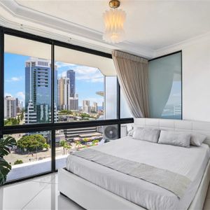 WOW fully renovated fully furnished 2 bedroom apartment, - Photo 2