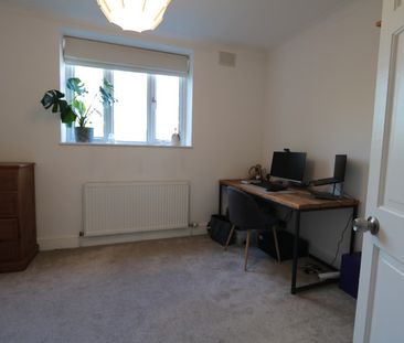 Hook Road, Surbiton - 2 bedrooms Property for lettings - Seymours - Photo 1