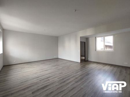 T3 DE 105 m² PROCHE PLACE DES CARMES - Photo 2