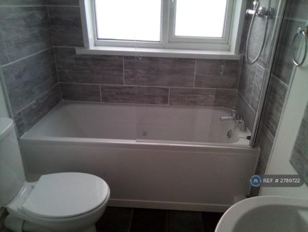 3 bedroom terraced house to rent - Photo 3