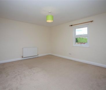 2 bedroom end of terrace house to rent - Photo 5