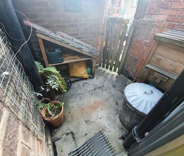 2 bedroom terraced house to rent - Photo 4