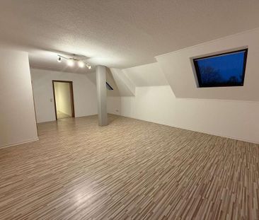 Schöne zwei Zimmer Dachgeschosswohnung mitten in Lage - Photo 4