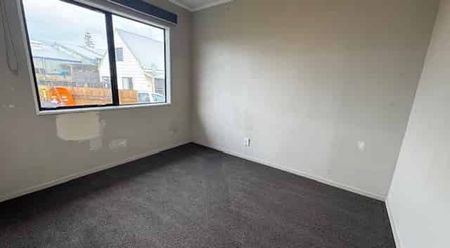 4-Bedroom Family Home - Photo 4