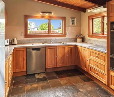 WOODEND – RUSTIC CHARM, THREE BEDROOMS, ONE BATHROOM, LARGE SECTION... - Photo 4