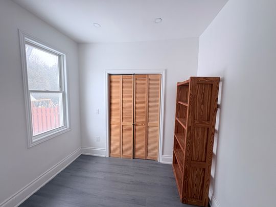 For Lease - 144 Conant Street Unit# Main, Oshawa, Ontario - Photo 1