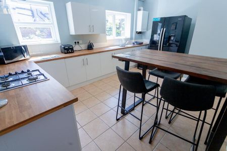 1 bedroom in a house share to rent - Photo 5