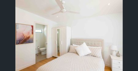 Large Modern Family Home close to the beach - Photo 3