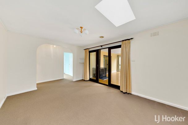 8 Knaggs Crescent, Page ACT, Belconnen - Photo 1