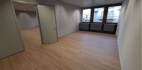 Office with 3 rooms in the best location, just a few steps from the Lungolago in Paradiso - Photo 2